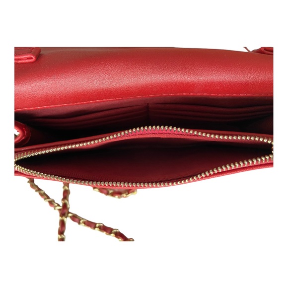 BCBG PARIS  Red Cross body bag. - Picture 7 of 8